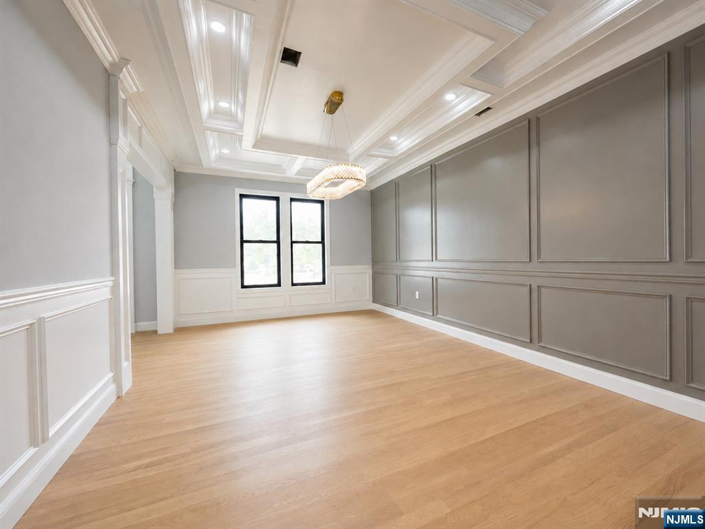 412 Gregory Road Paramus, NJ 07652 - Photo 5 of 45 Gallery Image 5
