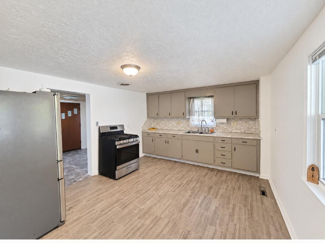 1437 Park Avenue Racine, WI 53403 - Photo 3 of 18 Kitchen 2