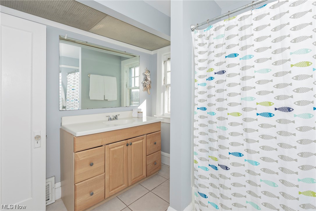 3354 Altamont Road Cleveland, OH 44118 - Photo 27 of 42 Bathroom with vanity and tile floors