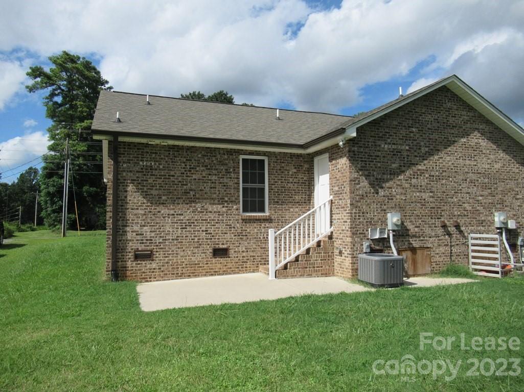 602 Victory Grove Church Road Lincolnton, NC 28092 - Photo 13 of 13 a front view of a house with a garden