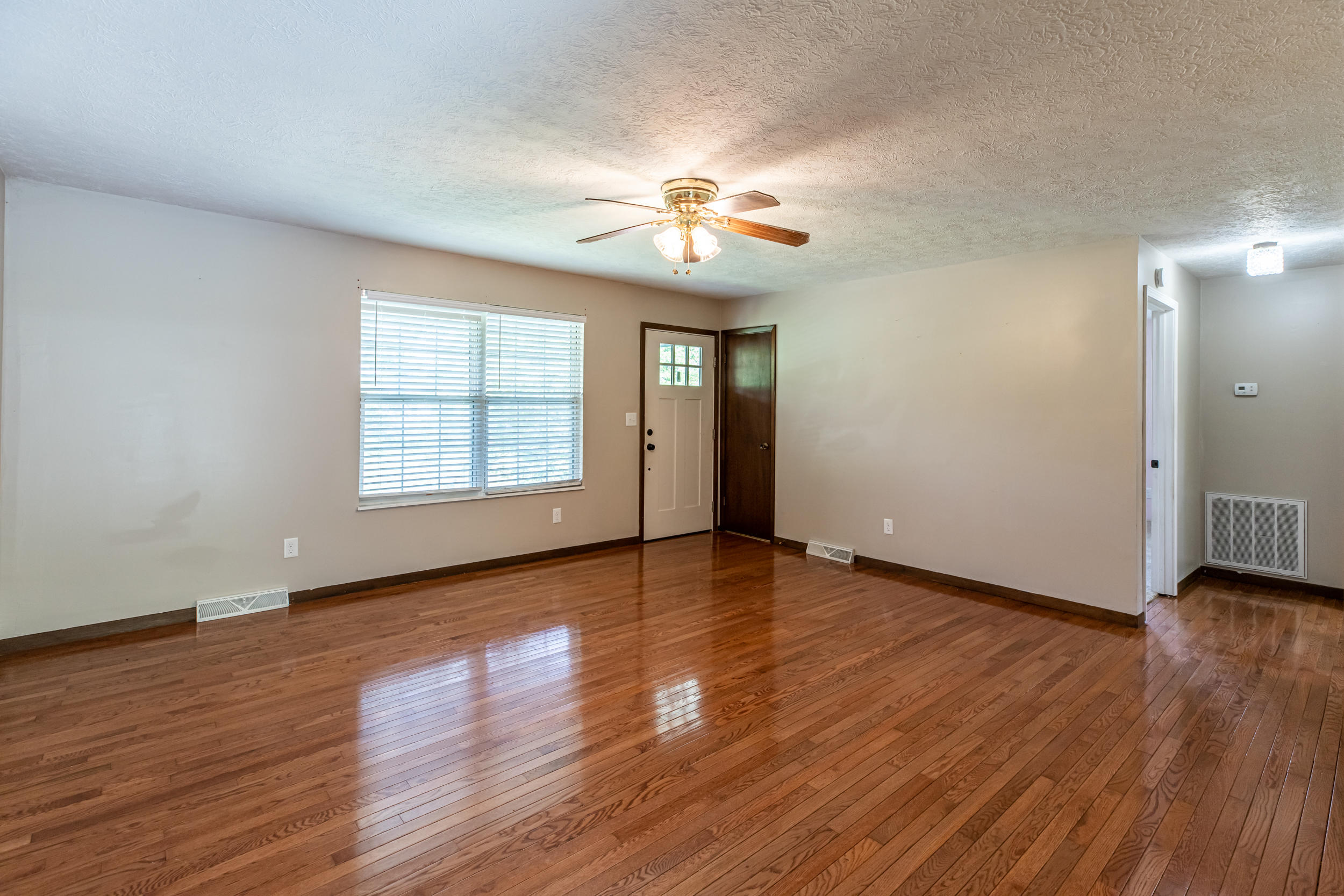 131 Rising Lane La Follette, TN 37766 - Photo 13 of 25 Living room