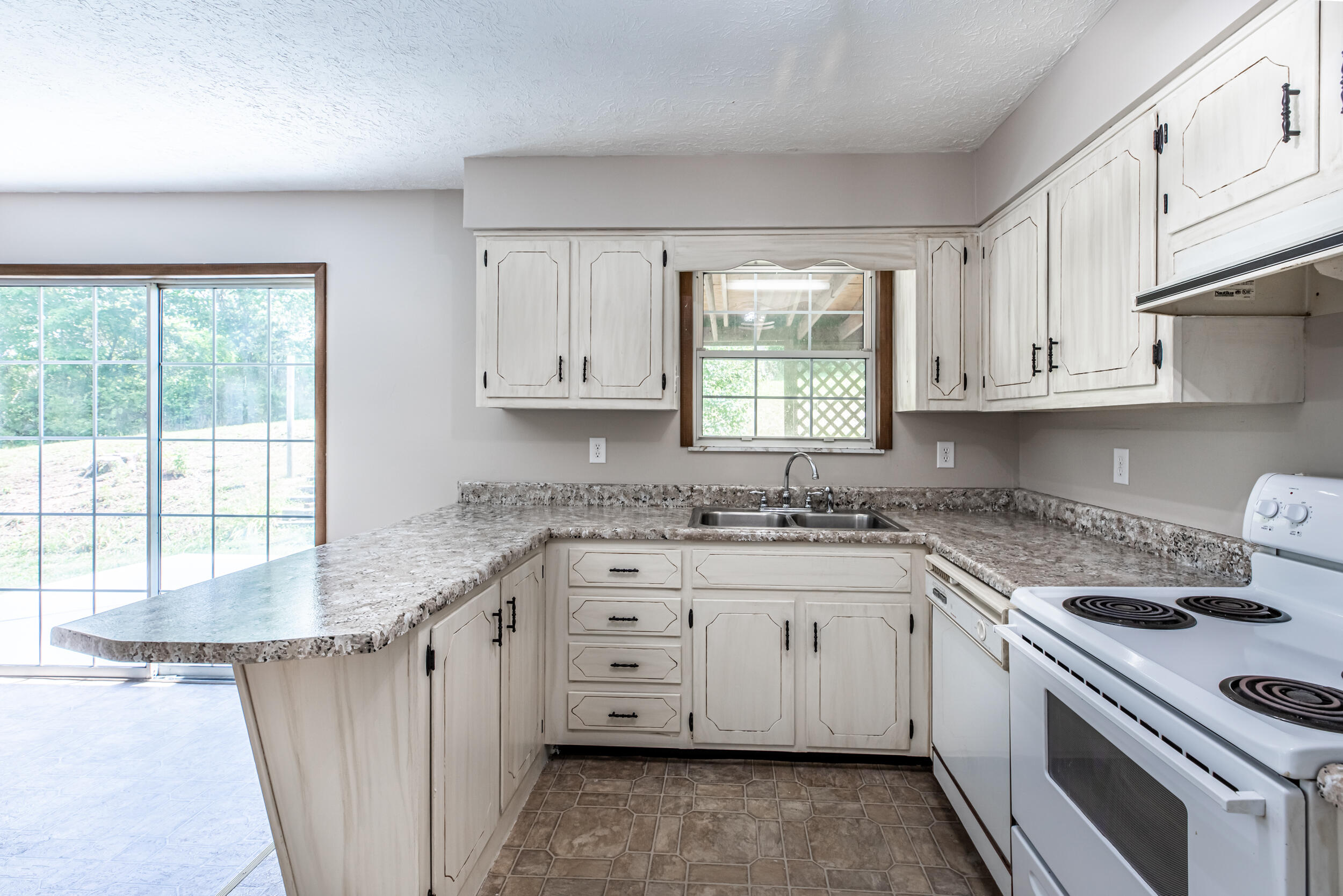 131 Rising Lane La Follette, TN 37766 - Photo 19 of 25 Kitchen