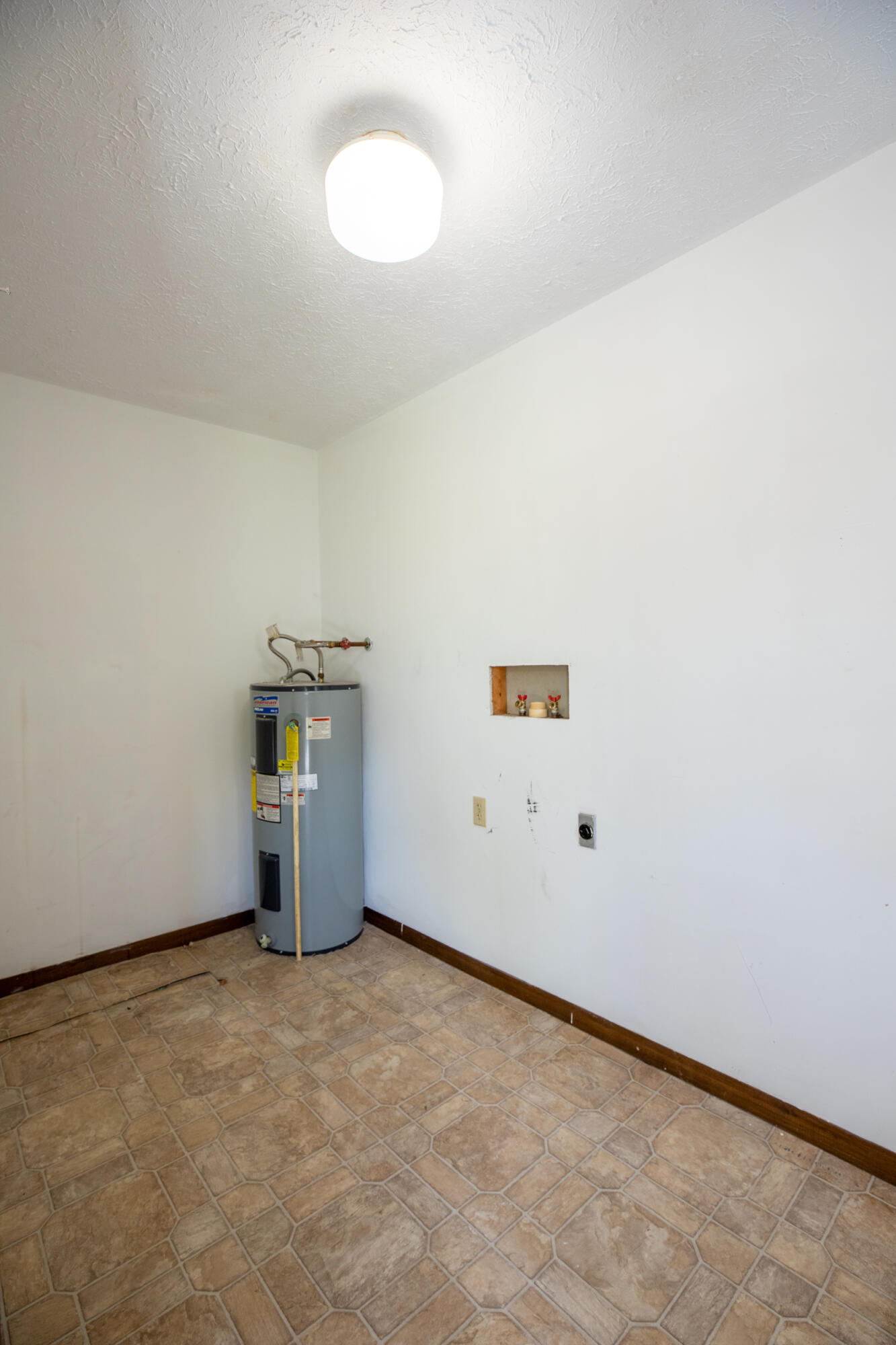 131 Rising Lane La Follette, TN 37766 - Photo 20 of 25 Laundry
