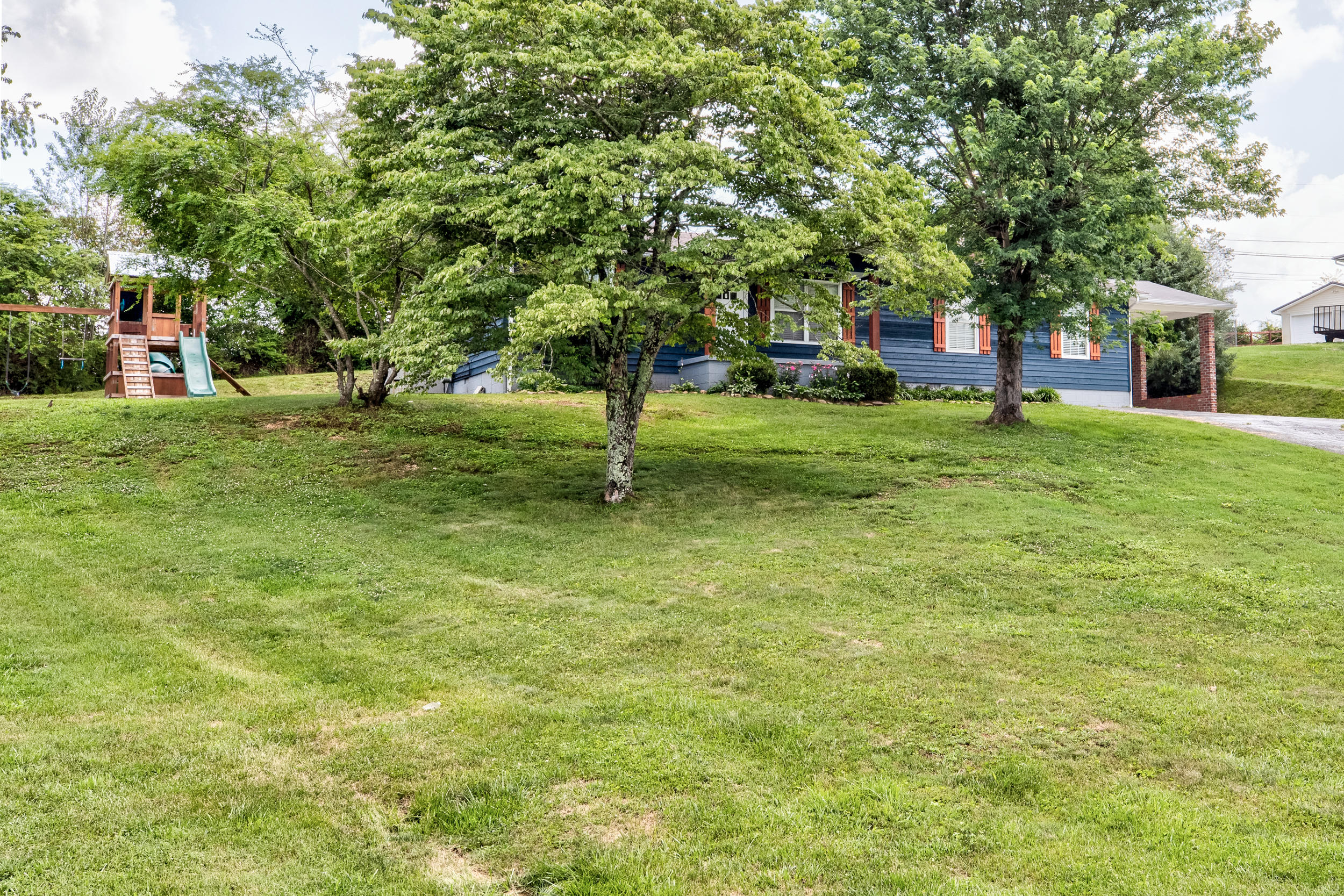 131 Rising Lane La Follette, TN 37766 - Photo 3 of 25 Beautiful home