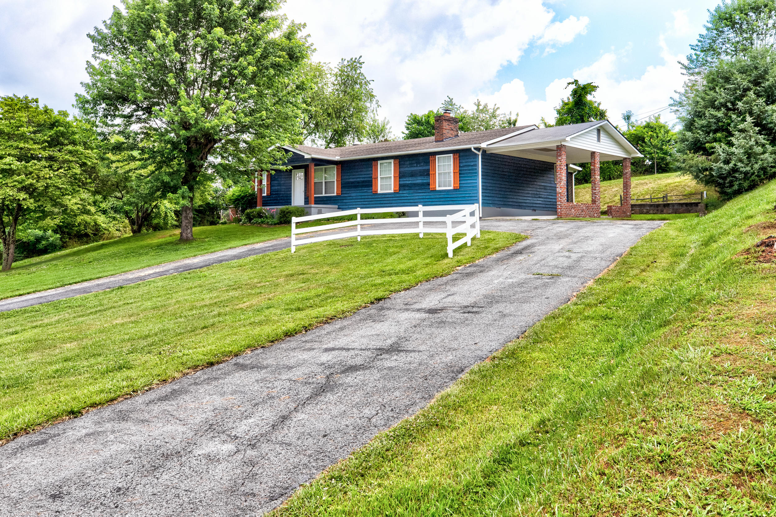 131 Rising Lane La Follette, TN 37766 - Photo 4 of 25 Circle drive