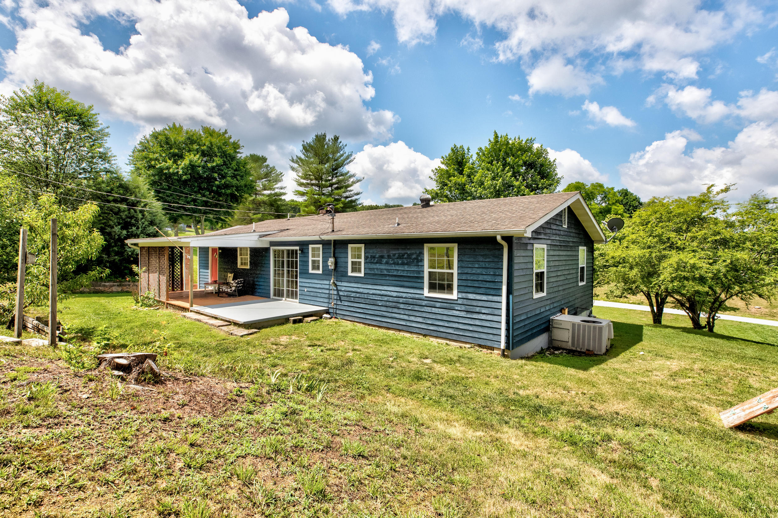 131 Rising Lane La Follette, TN 37766 - Photo 8 of 25 Rear of home