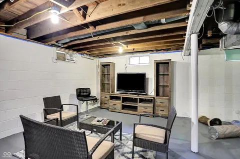 $279,900 | 301 North 17th Avenue, Beech Grove, IN 46107