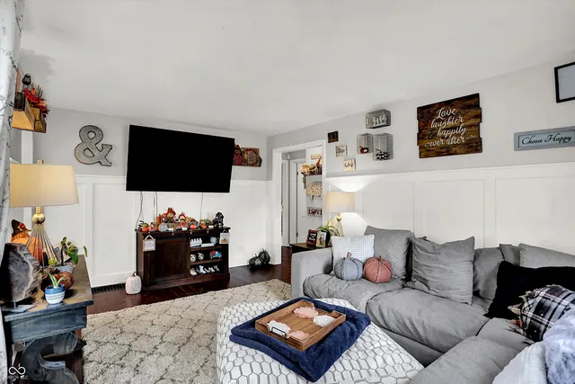 $279,900 | 301 North 17th Avenue, Beech Grove, IN 46107