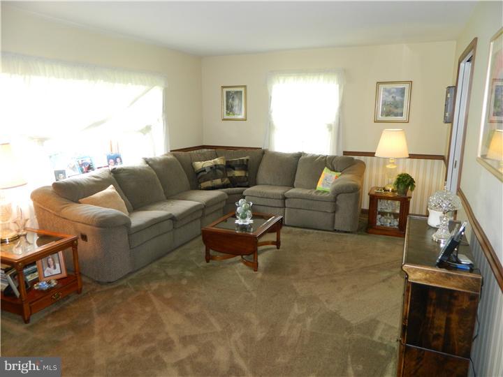 241 Harding Road Southampton, PA 18966 - Photo 3 of 25 Living Room