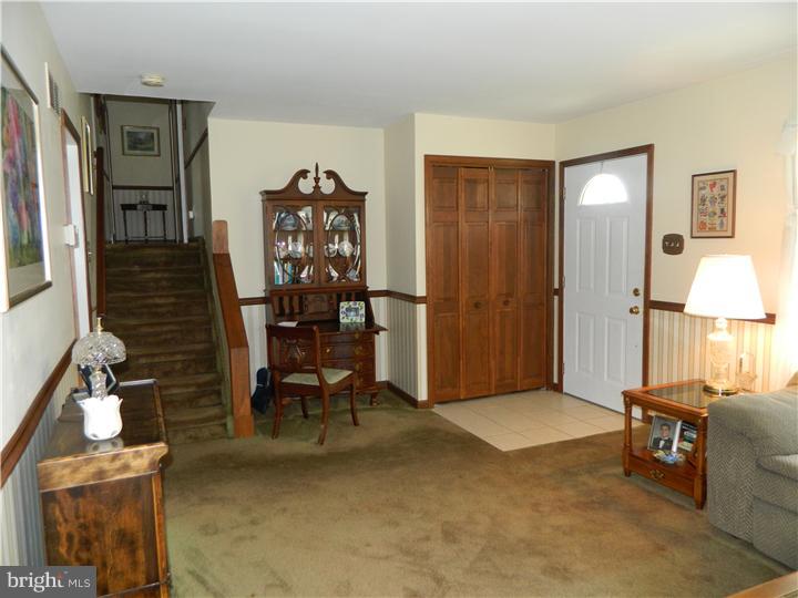241 Harding Road Southampton, PA 18966 - Photo 4 of 25 Gallery Image 4