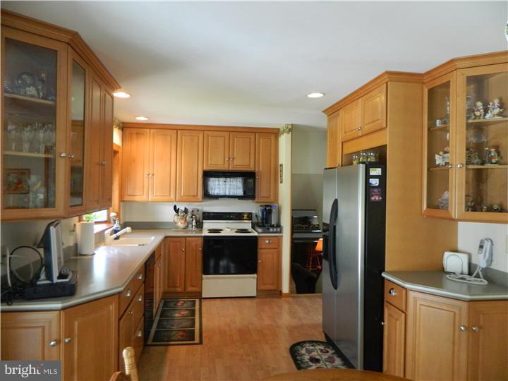 241 Harding Road Southampton, PA 18966 - Photo 7 of 25 Kitchen