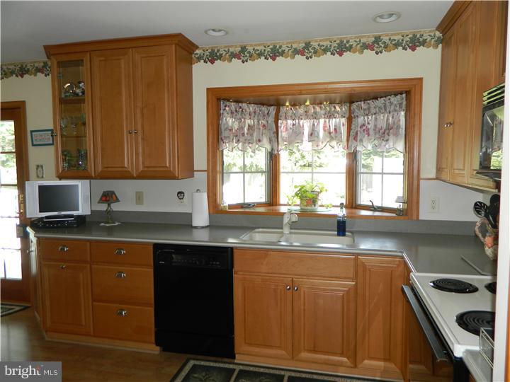 241 Harding Road Southampton, PA 18966 - Photo 8 of 25 Kitchen