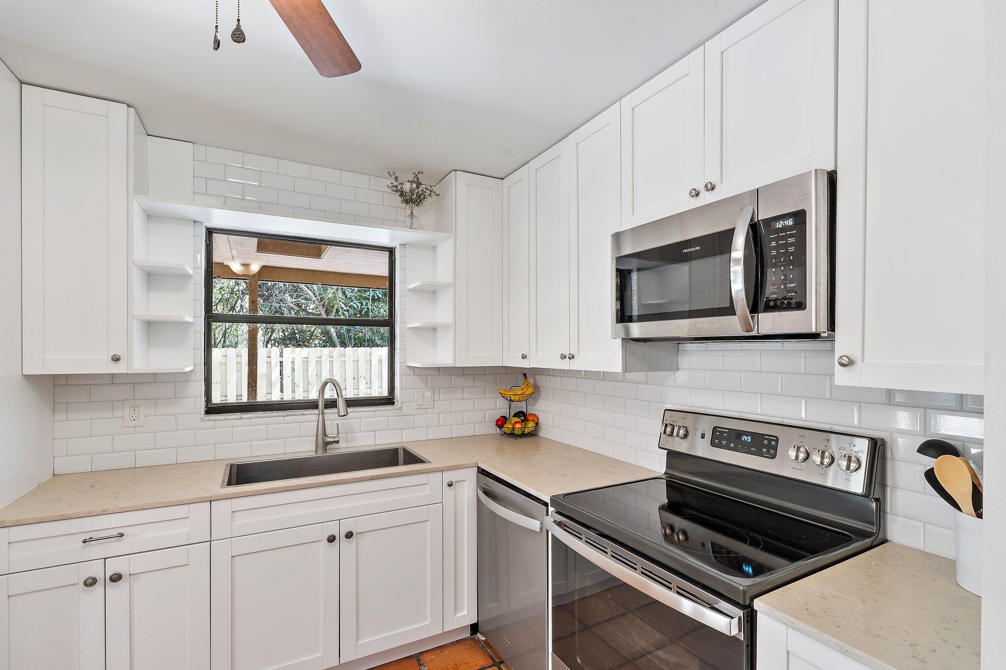 1007 Raintree Lane Palm Beach Gardens, FL 33410 - Photo 20 of 58 kitchen 5