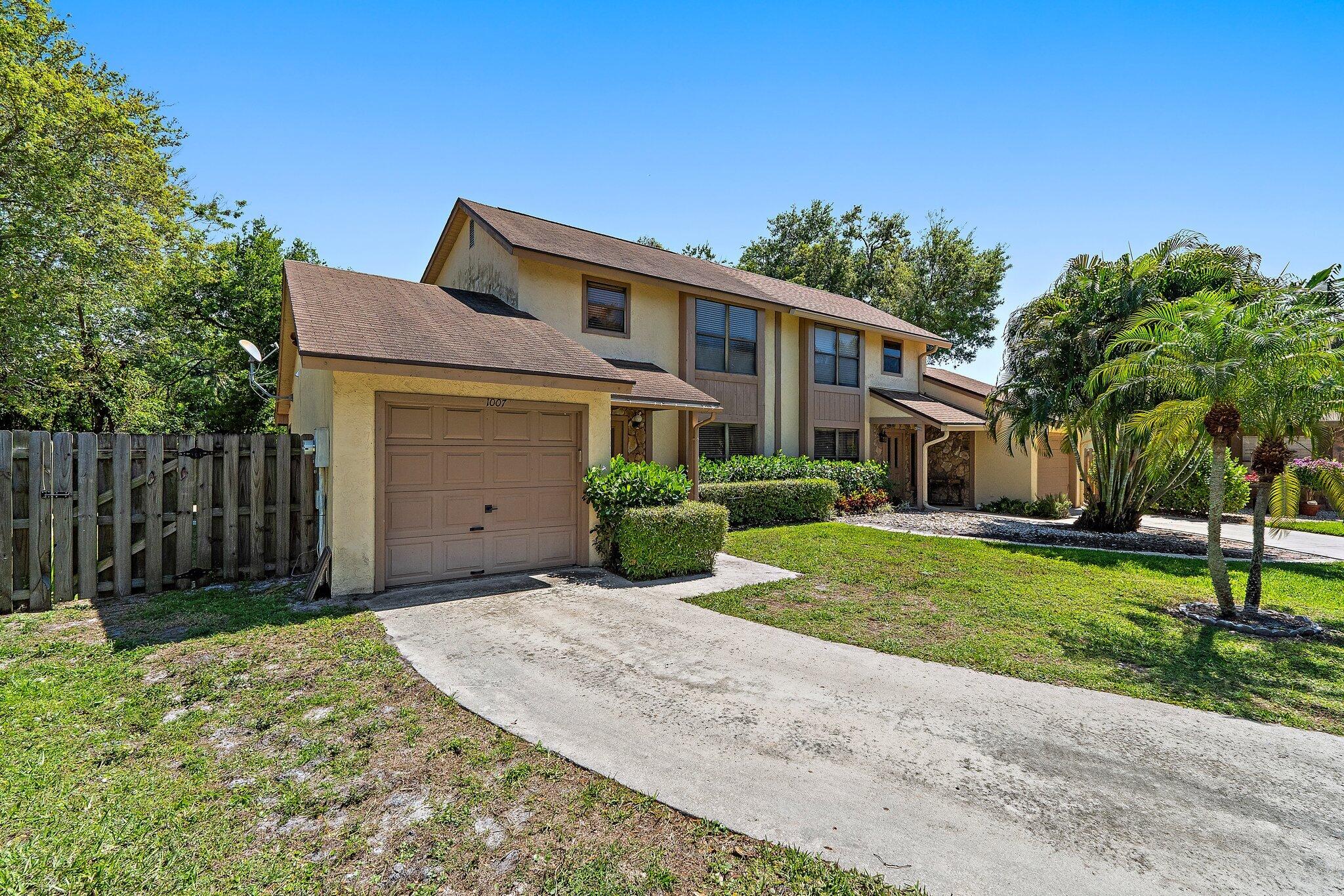 1007 Raintree Lane Palm Beach Gardens, FL 33410 - Photo 4 of 58 front 3
