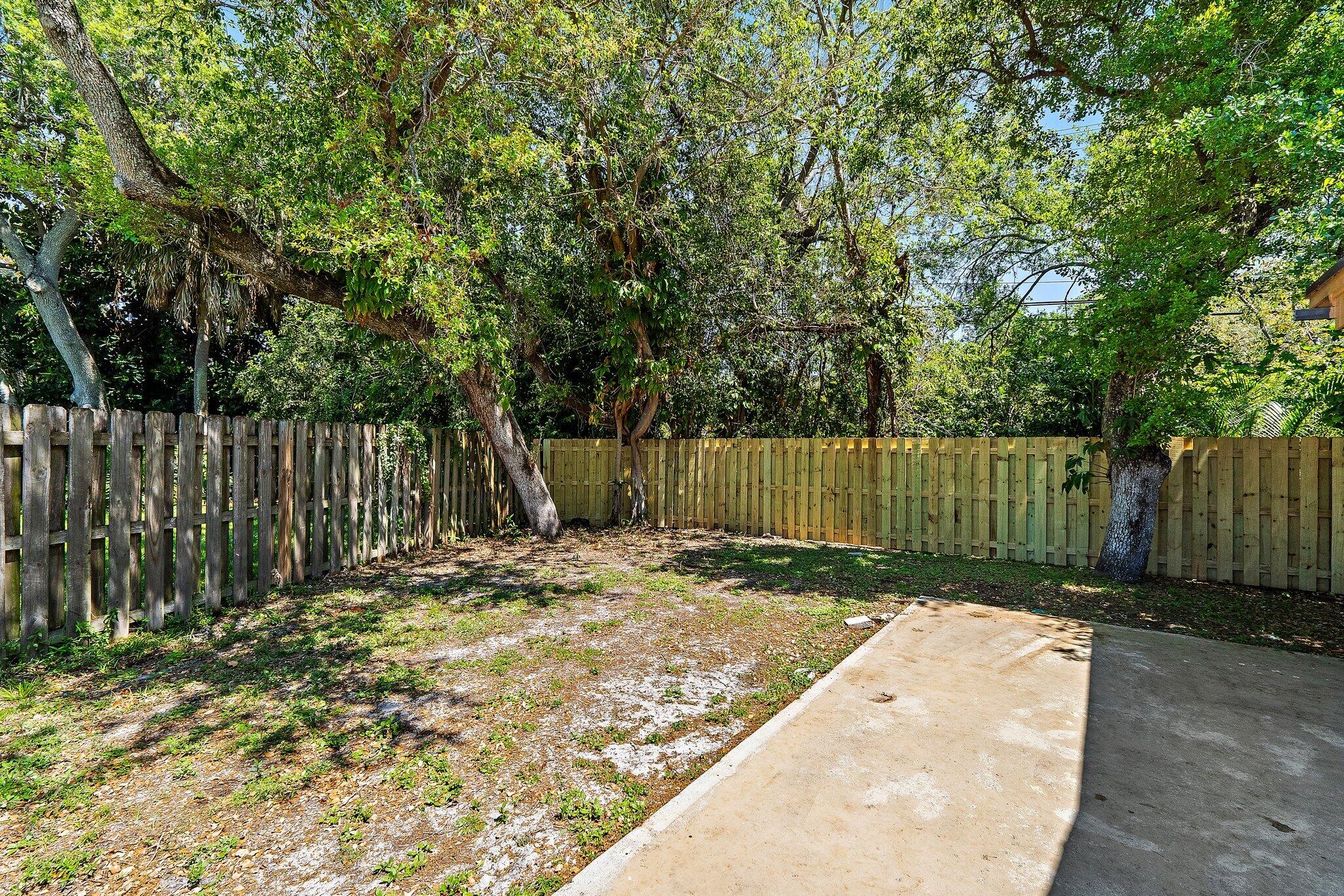 1007 Raintree Lane Palm Beach Gardens, FL 33410 - Photo 42 of 58 side yard 2