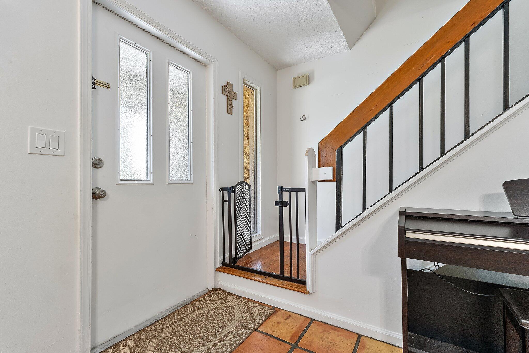 1007 Raintree Lane Palm Beach Gardens, FL 33410 - Photo 8 of 58 entry inside