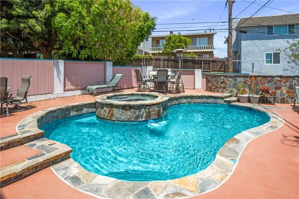 $2,499,000 | 867 Aubrey Court, Unit 1, Hermosa Beach, CA 90254