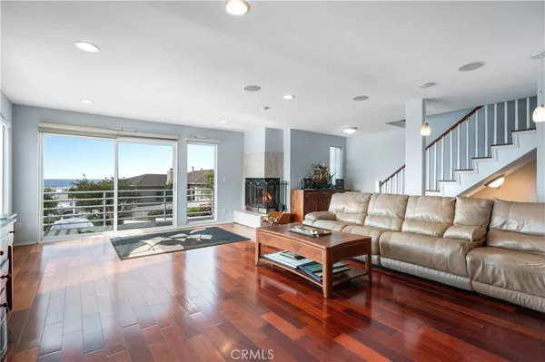 $2,499,000 | 867 Aubrey Court, Unit 1, Hermosa Beach, CA 90254
