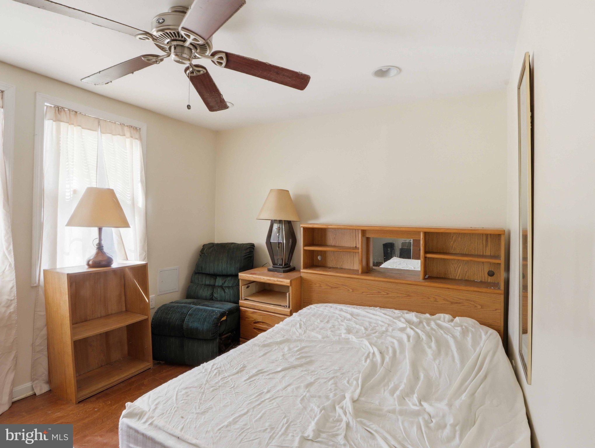 2957 Freeway Baltimore, MD 21227 - Photo 10 of 20 Cozy retreat with natural light.