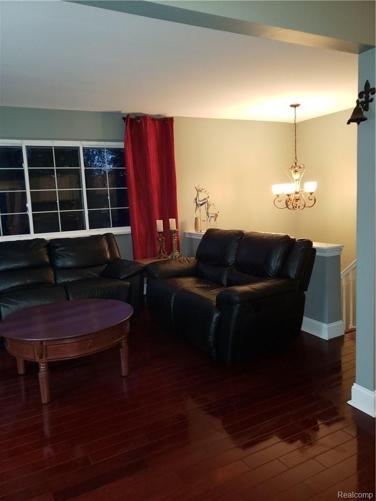 6504 Byron Road Howell, MI 48855 - Photo 17 of 36 20190505_210348.jpg