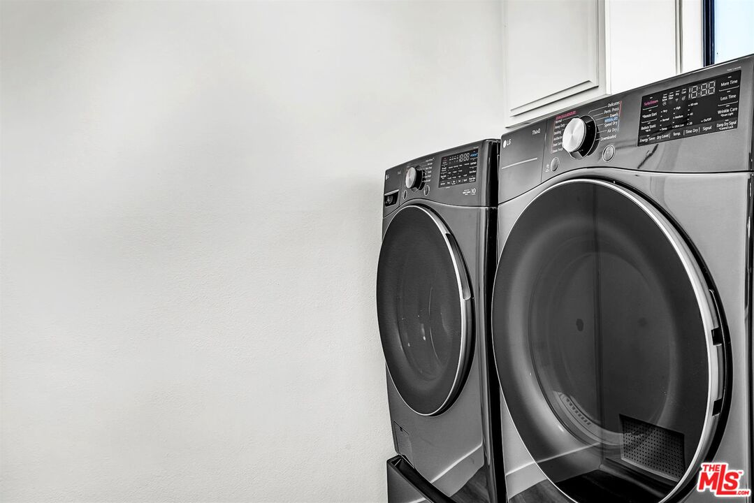4425 Alla Road, Unit 5 Marina del Rey, CA 90292 - Photo 13 of 30 a utility room with dryer and washer