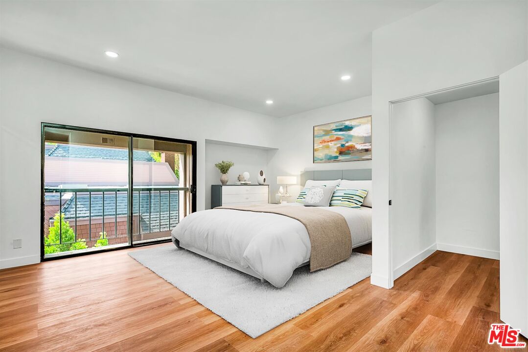 4425 Alla Road, Unit 5 Marina del Rey, CA 90292 - Photo 15 of 30 a bedroom with a large bed and a large window
