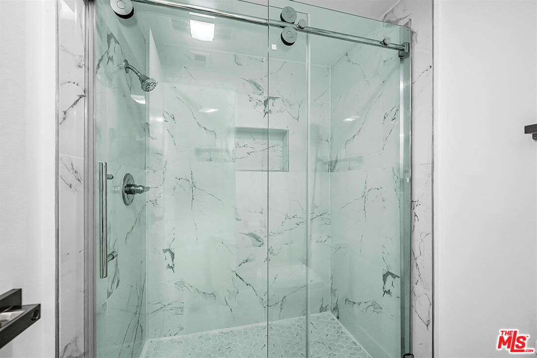 4425 Alla Road, Unit 5 Marina del Rey, CA 90292 - Photo 20 of 30 a bathroom with a shower