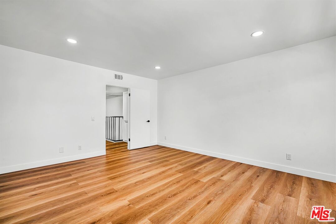 4425 Alla Road, Unit 5 Marina del Rey, CA 90292 - Photo 22 of 30 a view of an empty room with wooden floor and a window