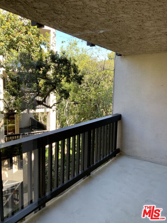 4207 Raintree Circle Culver City, CA 90230 - Photo 3 of 16