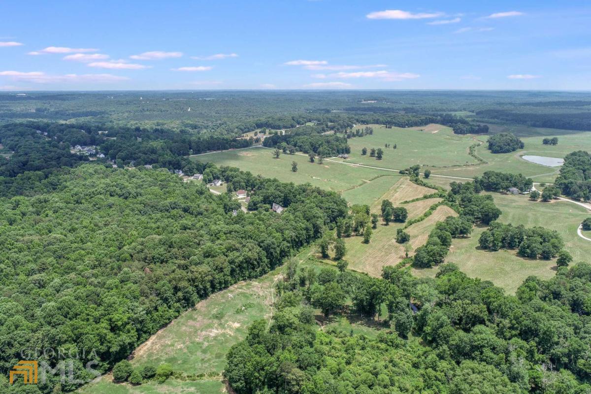 B South Apple Valley Road Commerce, GA 30529 - Photo 1 of 1 a view of a field with an ocean