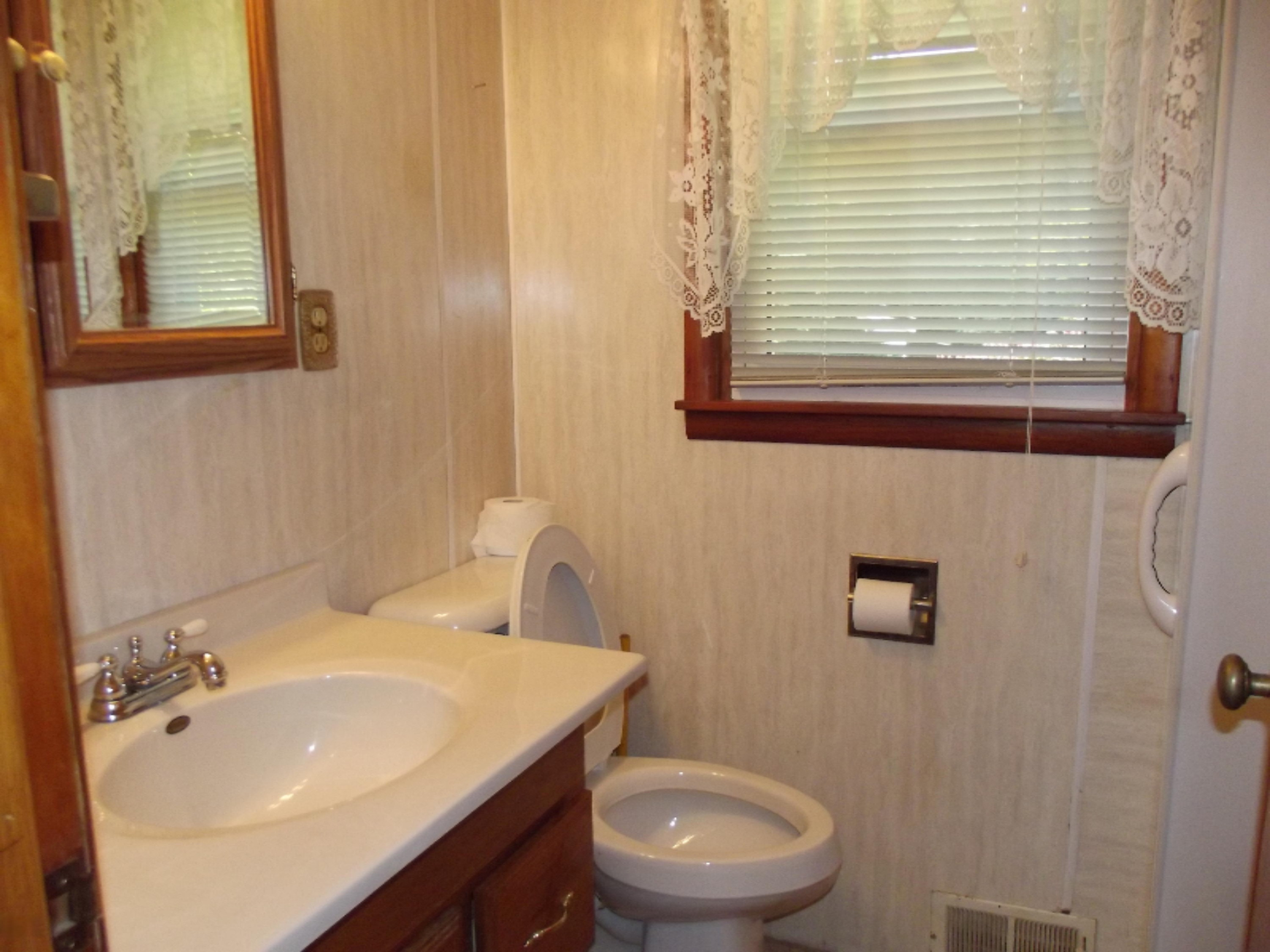 4325 Whitehall Road Muskegon, MI 49445 - Photo 7 of 23 DSCF5468