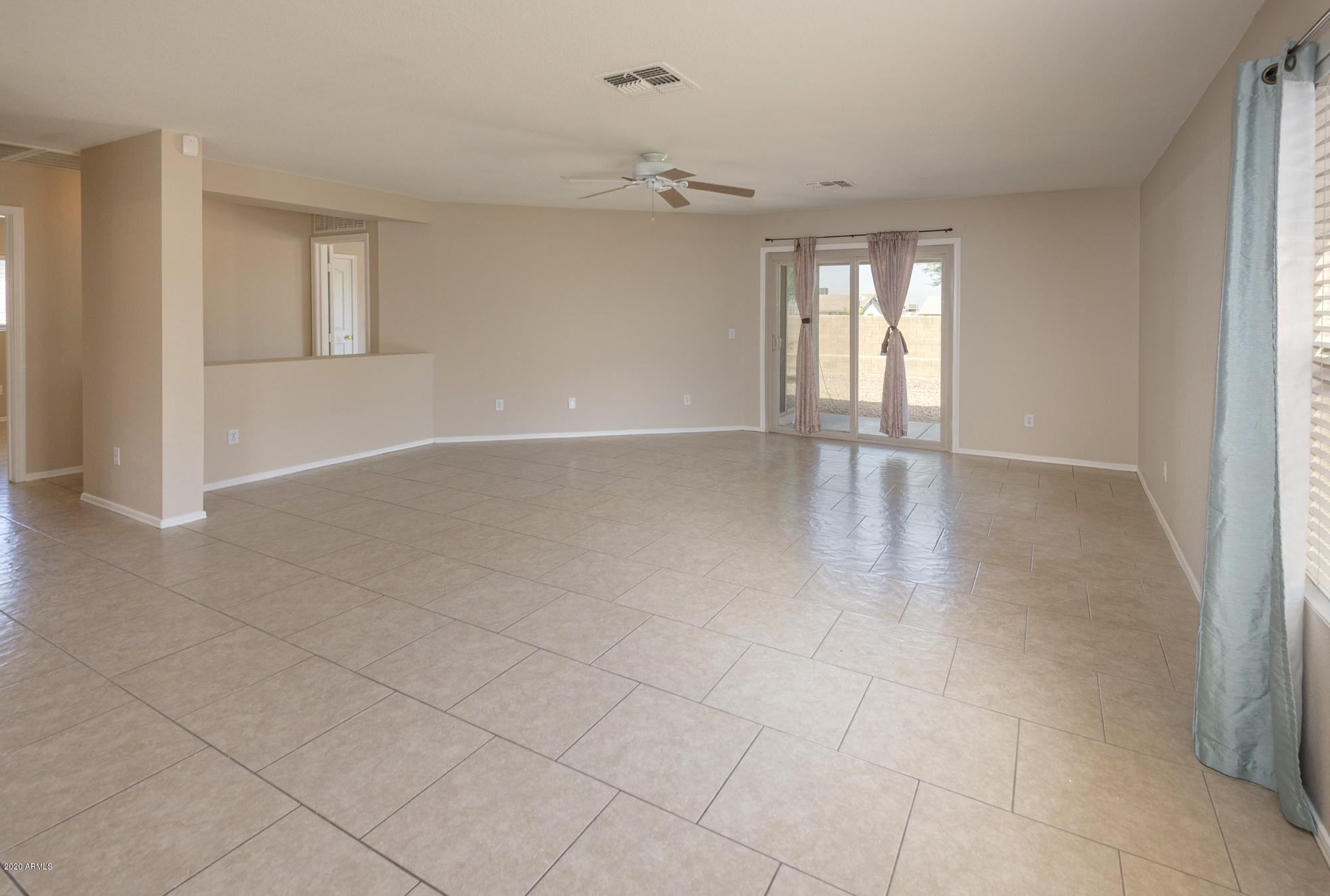 1010 East Pedro Road Phoenix, AZ 85042 - Photo 12 of 33 Family