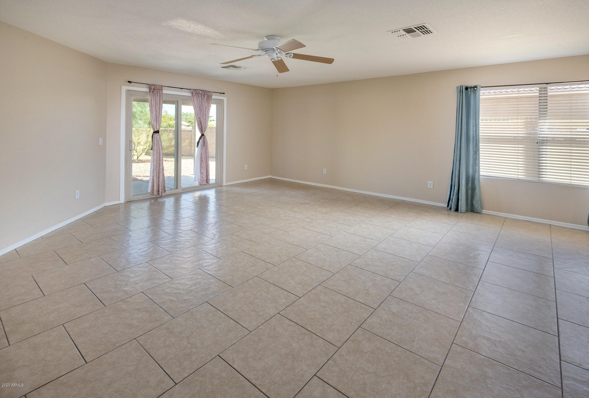 1010 East Pedro Road Phoenix, AZ 85042 - Photo 13 of 33 Family 2