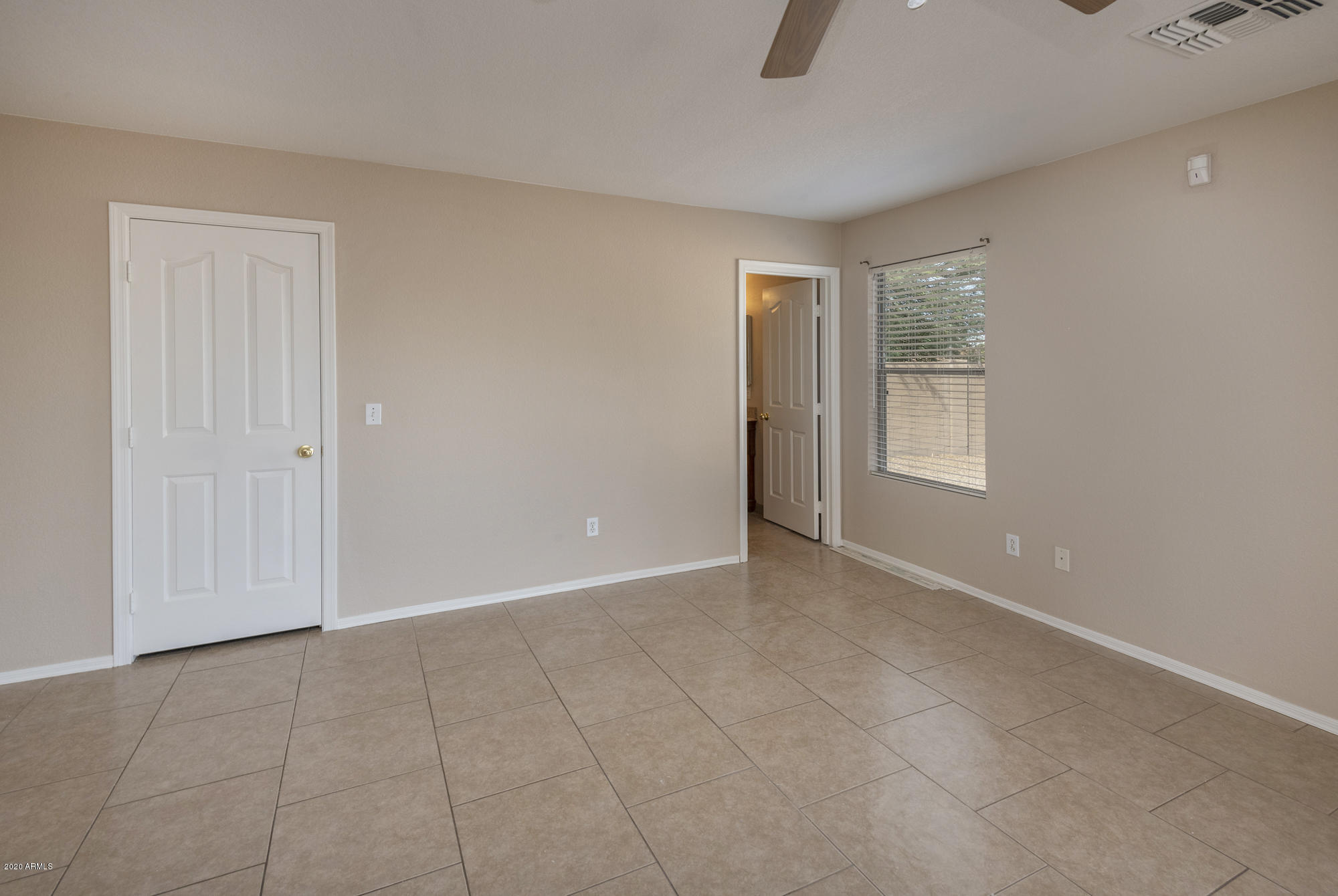 1010 East Pedro Road Phoenix, AZ 85042 - Photo 15 of 33 MAster 2