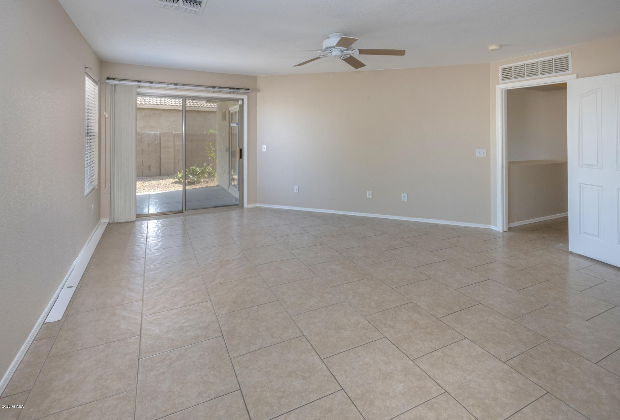 1010 East Pedro Road Phoenix, AZ 85042 - Photo 18 of 33 Master 4