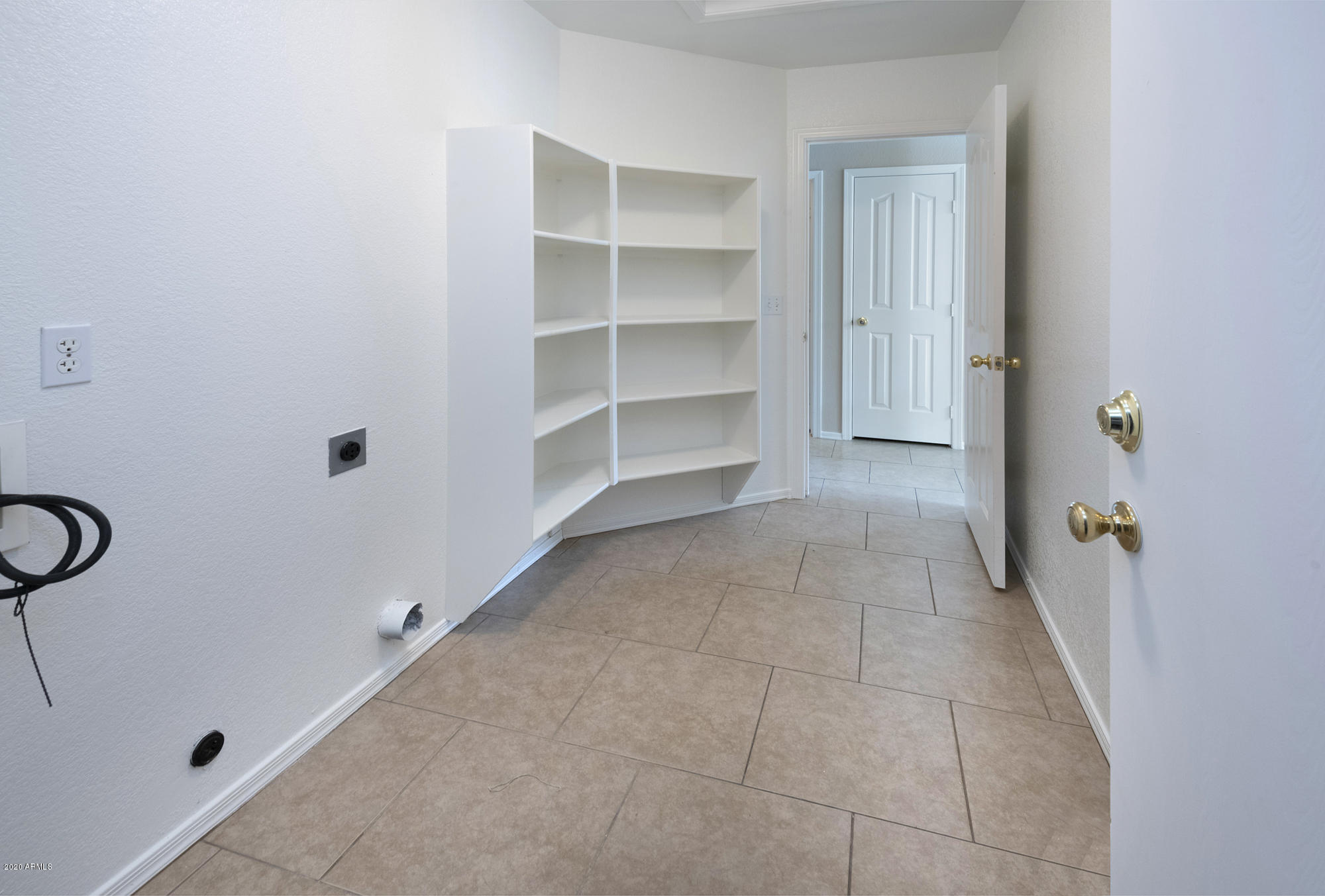 1010 East Pedro Road Phoenix, AZ 85042 - Photo 25 of 33 Laundry 2