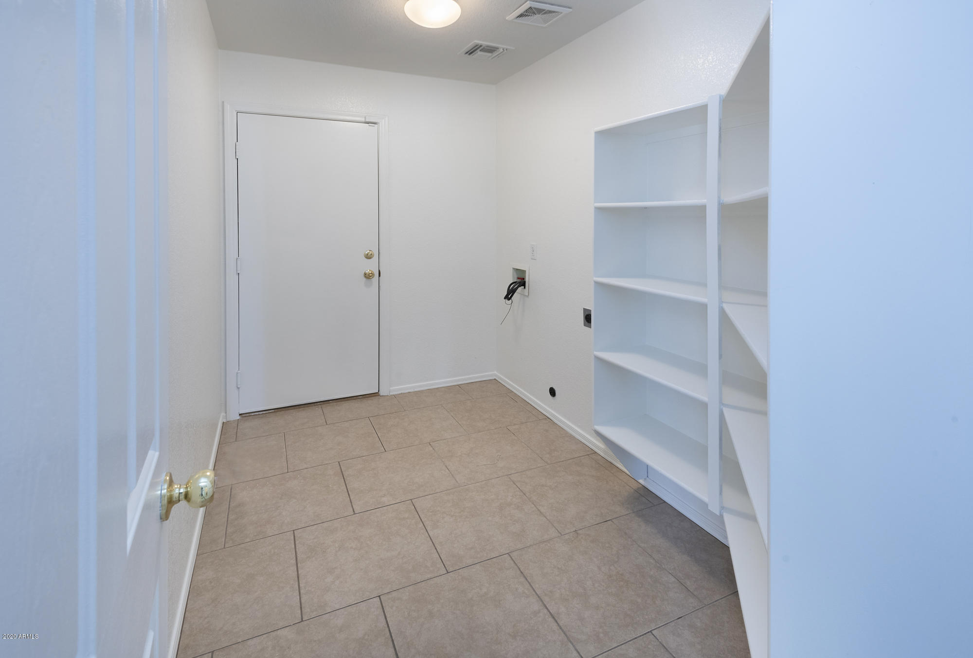 1010 East Pedro Road Phoenix, AZ 85042 - Photo 26 of 33 Laundry