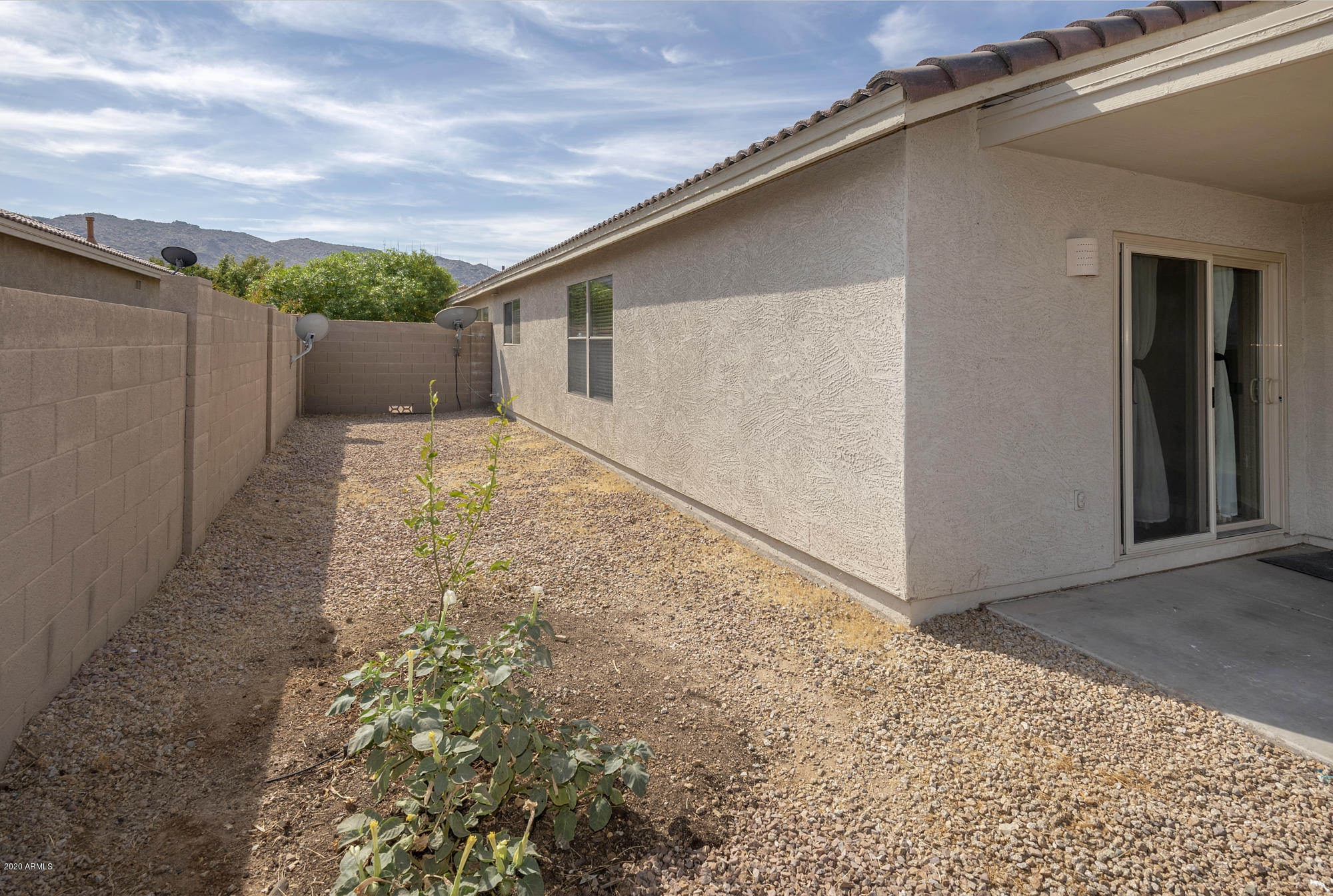 1010 East Pedro Road Phoenix, AZ 85042 - Photo 31 of 33 Side Yard