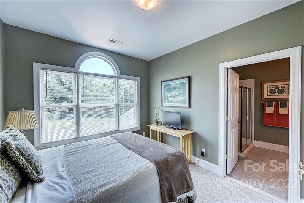 14016 Point Lookout Road Charlotte, NC 28278 - Photo 26 of 47 Gallery Image 26