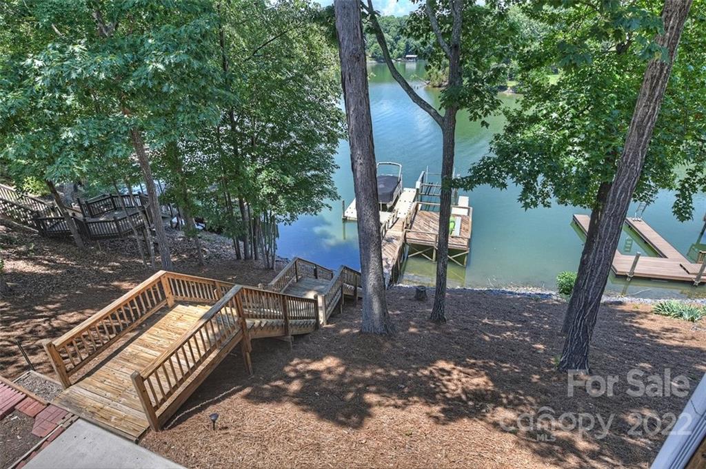 14016 Point Lookout Road Charlotte, NC 28278 - Photo 3 of 47 Gallery Image 3