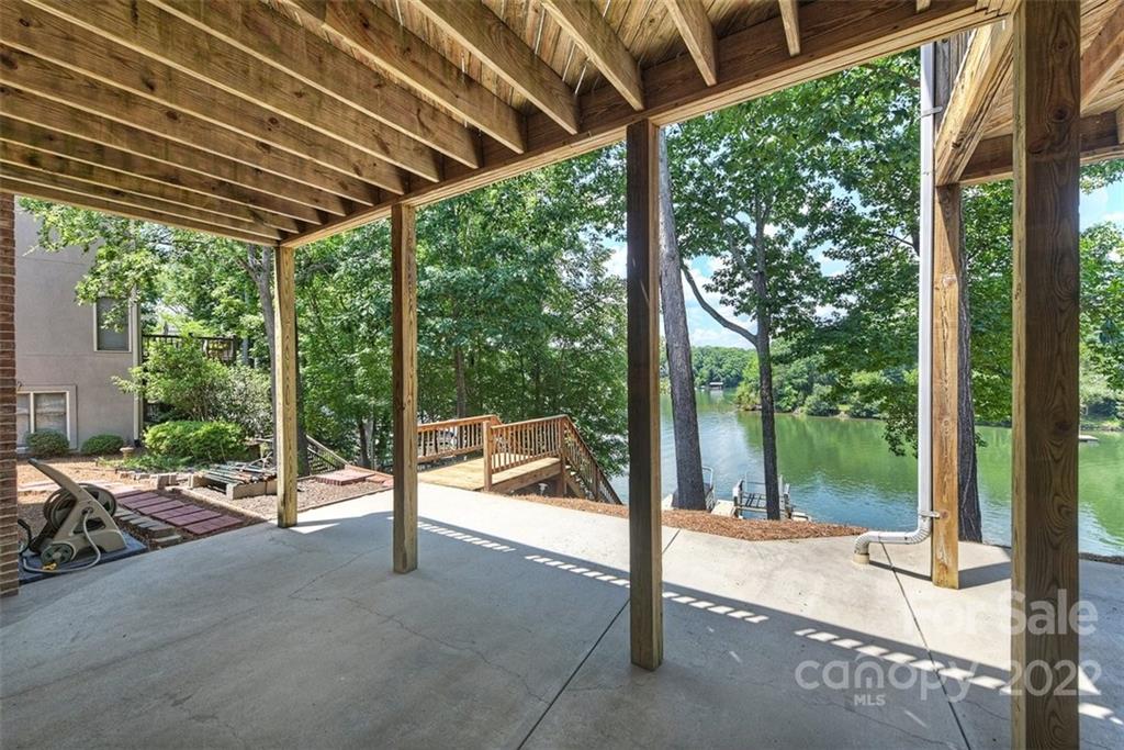 14016 Point Lookout Road Charlotte, NC 28278 - Photo 36 of 47 Gallery Image 36