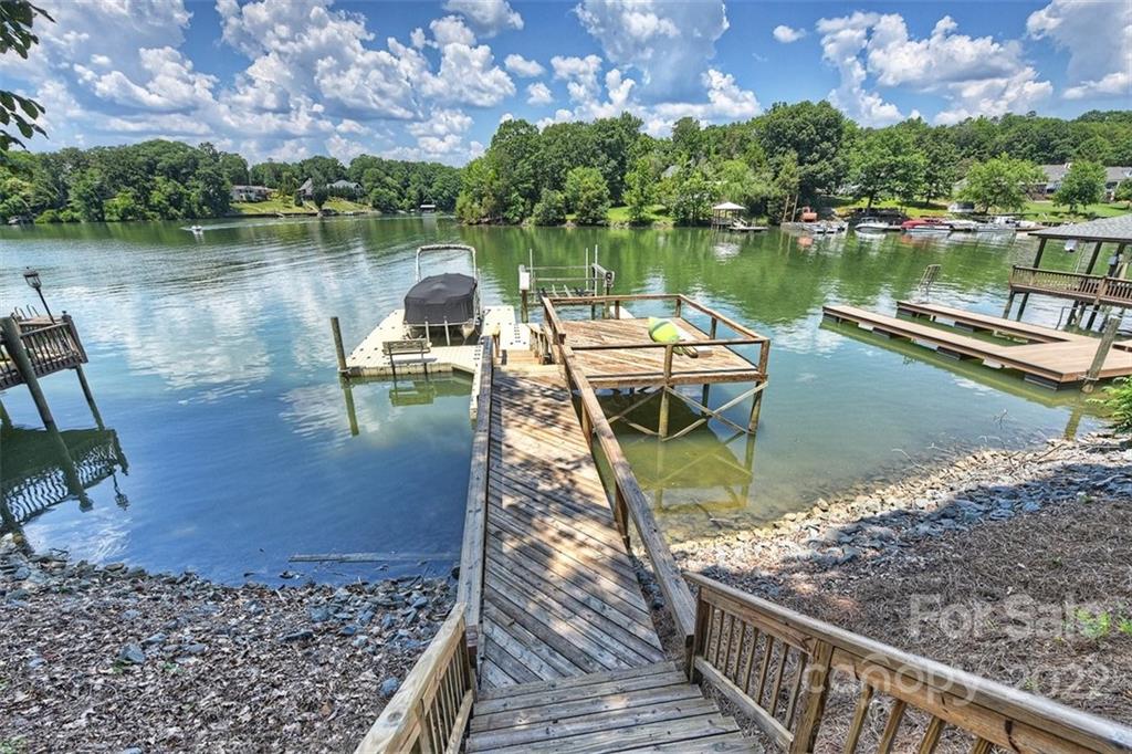 14016 Point Lookout Road Charlotte, NC 28278 - Photo 4 of 47 Gallery Image 4