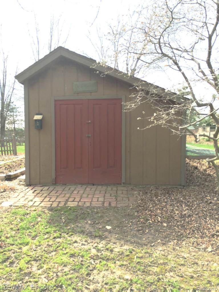 8010 Torrey Road Grand Blanc, MI 48439 - Photo 35 of 48 shed.jpg