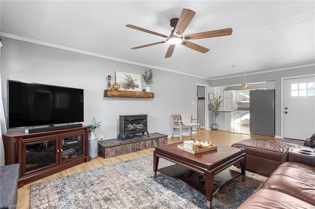 7358 Davis Country Road Randleman, NC 27317 - Photo 7 of 50 Living Room