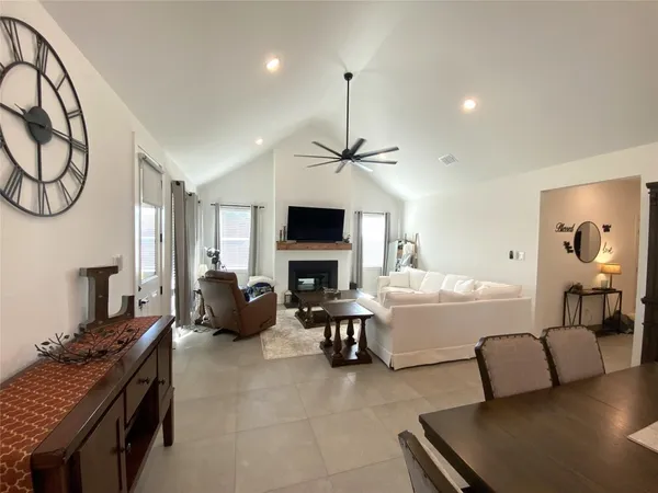 $385,000 | 15330 Water Oak Way, Santa Fe, TX 77517