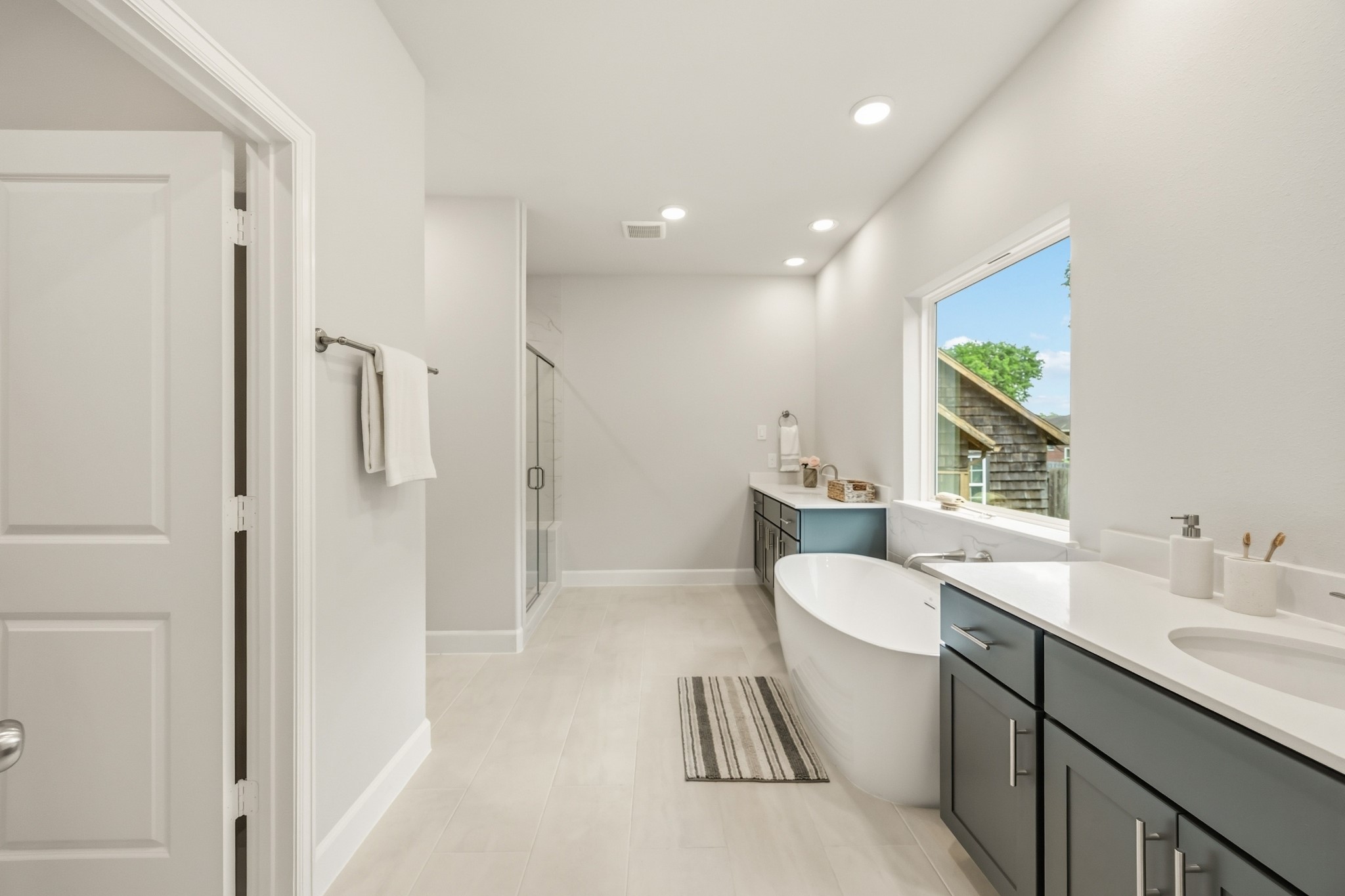 4317 Roseland Street, Unit B Houston, TX 77006 - Photo 20 of 29 A large, step-in shower with bench seating and a separate water closet redefine luxury, making every morning a spa-like experience.