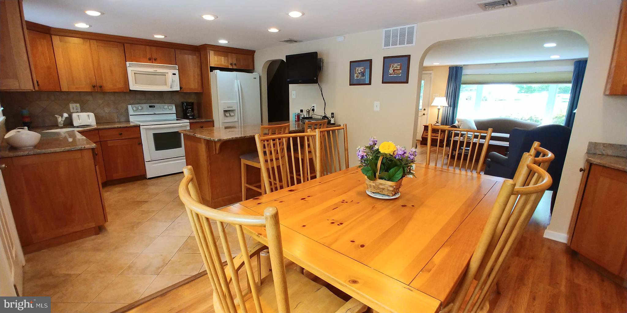 605 Beverly Road Holland, PA 18966 - Photo 8 of 26 Kitchen / Dining Area