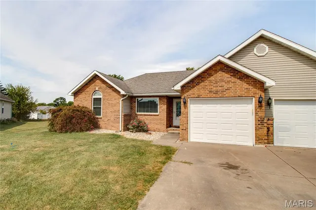 $160,000 | 902 Angela Court, Jerseyville, IL 62052