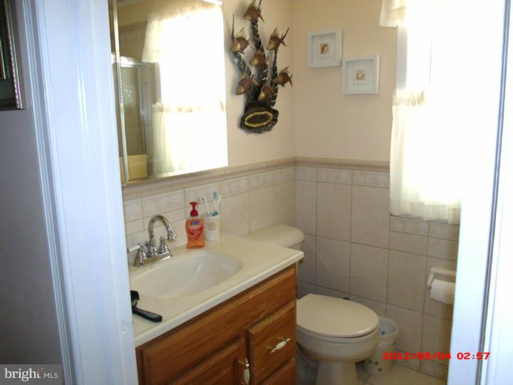74 Maple Road Huntingdon Valley, PA 19006 - Photo 7 of 12 Bathroom