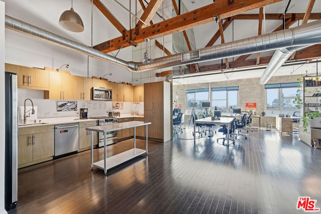 530 South Hewitt Street, Unit 533 Los Angeles, CA 90013 - Photo 16 of 57